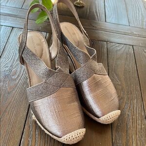 Bandolino Silver Espadrille Slingback Shoes SZ 6